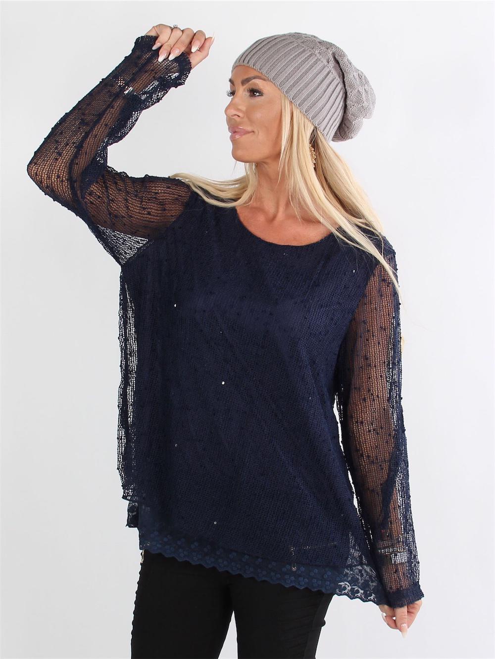 Aleia - Sort bluse med hulmønster og blondekant på undertop